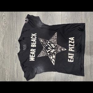 Wear black eat pizza